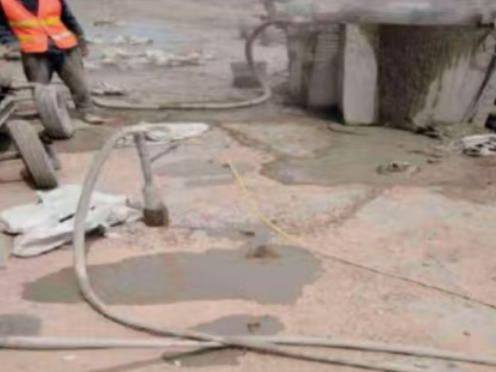 郸城水泥混凝土路面板底注浆技术 路面脱空注浆整治方案